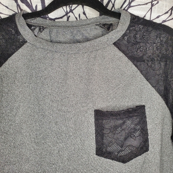 Shein Curve 0XL baseball lace long sleeve (fits Med/Large) - Picture 3 of 5